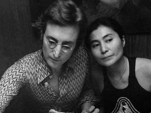 Öt gyilkos lövéssel ért véget 45 évvel ezelőtt John Lennon és Yoko Ono szerelme 