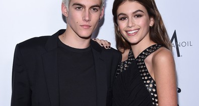 Cindy Crawford 16 éves fia is kiszőkült Kaia után