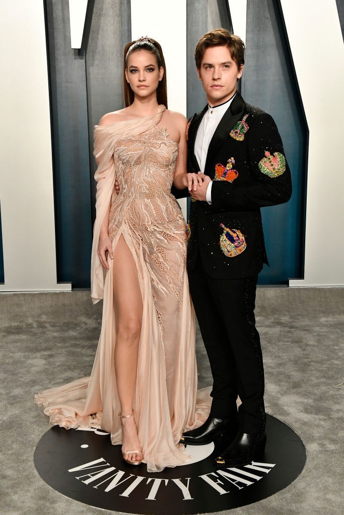 Palvin Barbara és Dylan Sprouse a 2020-as Vanity Fair Oscar Partyn.