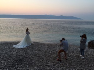 Titkos lagúnában készült Sármán Nóra és a Pinewood Weddings új kampánya