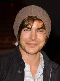 zac-efron-200x-d000020615ac0f1fbf838.jpg