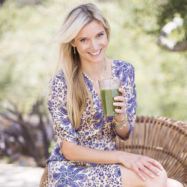 @rawveganblonde Amber gyümölcs, zöldség és nyersétel rajongó. Alacsony zsírtartalmú vegetáriánus recepteket találhatsz az oldalán.