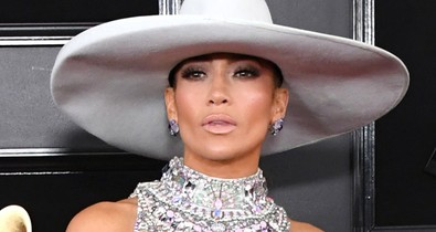 Jennifer Lopez olyan szexi cowgirl volt, hogy Lady Gaga is rámászott a vörös szőnyegen