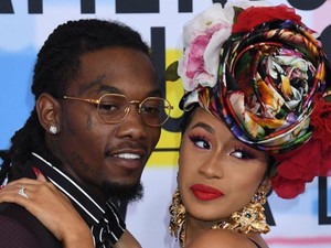 Cardi B és Offset majdnem egymásnak estek a vörös szőnyegen