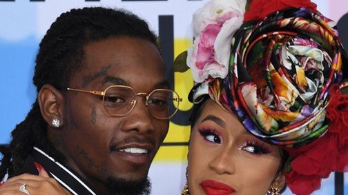 Cardi B és Offset majdnem egymásnak estek a vörös szőnyegen