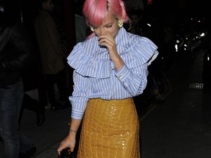 Fodrok mindenütt, de főleg Lily Allen blúzán