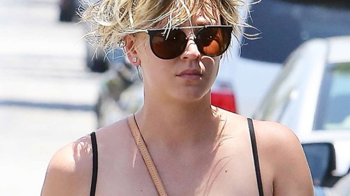 Ilyen hasért dolgozik az Agymenők szőkesége