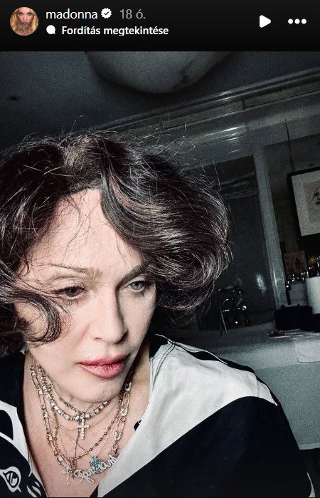 Madonna rövid, sötétbarna fürtökkel