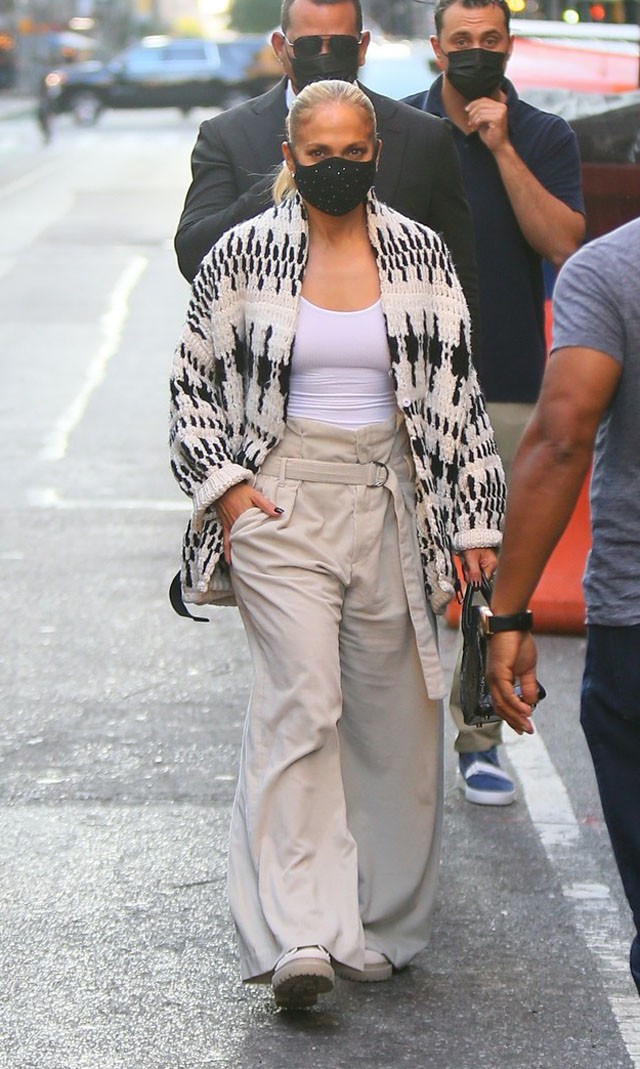 Te felvennéd Jennifer Lopez 4000 dolláros kardigánját?