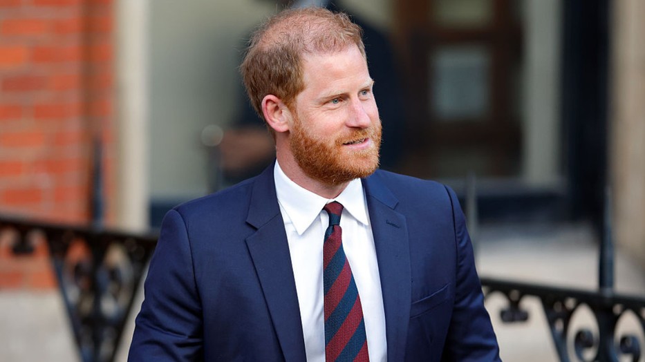 Harry herceg egy különleges könyvvel lepte meg a kis Lajos herceget