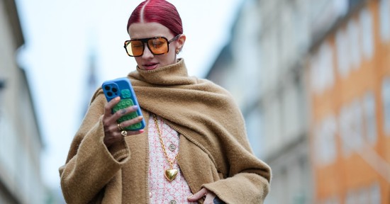 Mégis mi lesz az érzelmi önszabályozással, ha folyton a telefonunktól várjuk a megnyugvást?