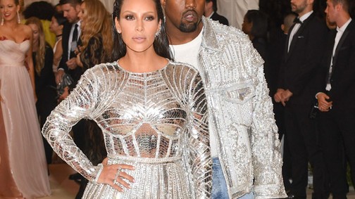 Kanye West szemeit megálmodod! Ijesztő látvány volt Kim Kardashian és férje a Met gálán