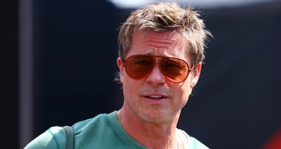 Brad Pitt csodaszép barátnőjével követte Angelina Jolie-t: a színész és szerelme összeöltözve érkeztek a Velencei Filmfesztiválra