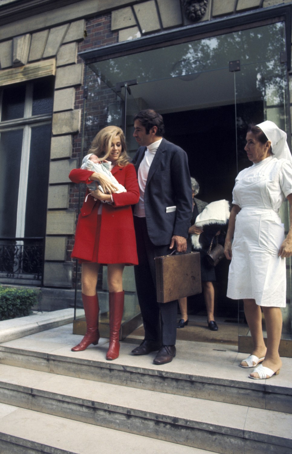 Jane Fonda, Roger Vadim és újszülött kislányuk, Vanessa Vadim 1968-ban