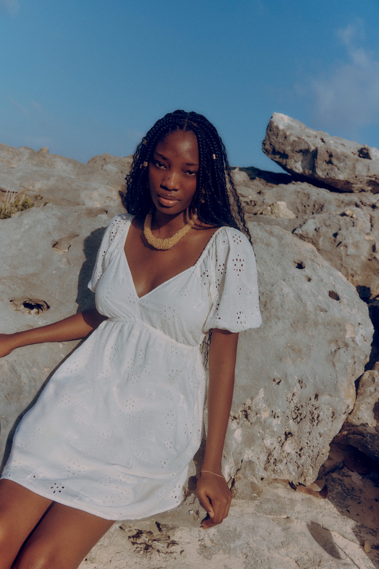 Fehér, hímzett miniruha Primark Viva Summer kollekció - 9500 forint