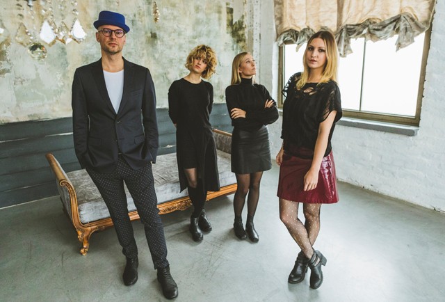 SZILÁRD és a lányok