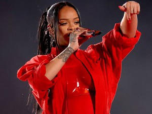 „Nem emlékszel az életedre a gyerek előtt, mert már nem számít”- Rihanna és a családja a brit Vogue címlapján tündököl