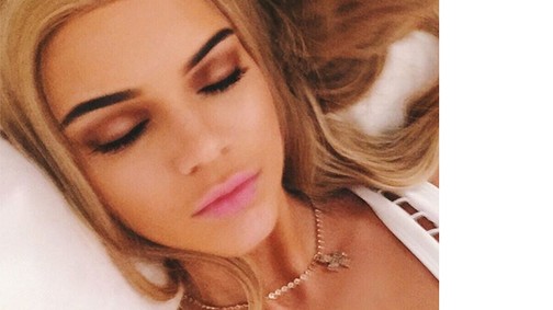 Húha! Teljesen felismerhetetlen Kendall Jenner ezzel az új hajszínnel