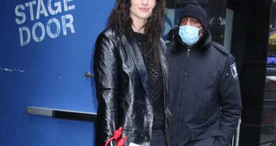 A magyar divatmárka, az AERON blézerében kapták lencsevégre Grace Van Patten színésznőt