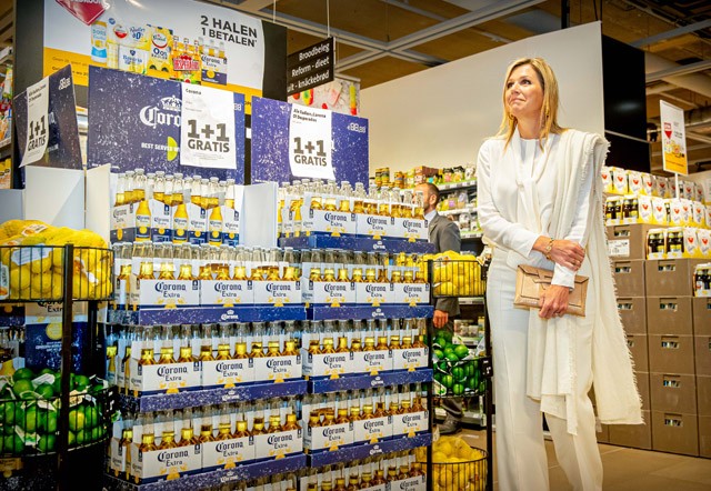 Máxima holland királyné olyan stílusosan lófrál a boltban, hogy el is szégyelltem magam