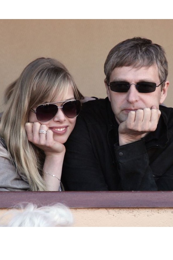 25 évvel fiatalabb topmodellel vigasztalódik az oligarcha