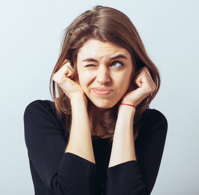 Durva, de ez történik a fülünkkel egy fesztiválon