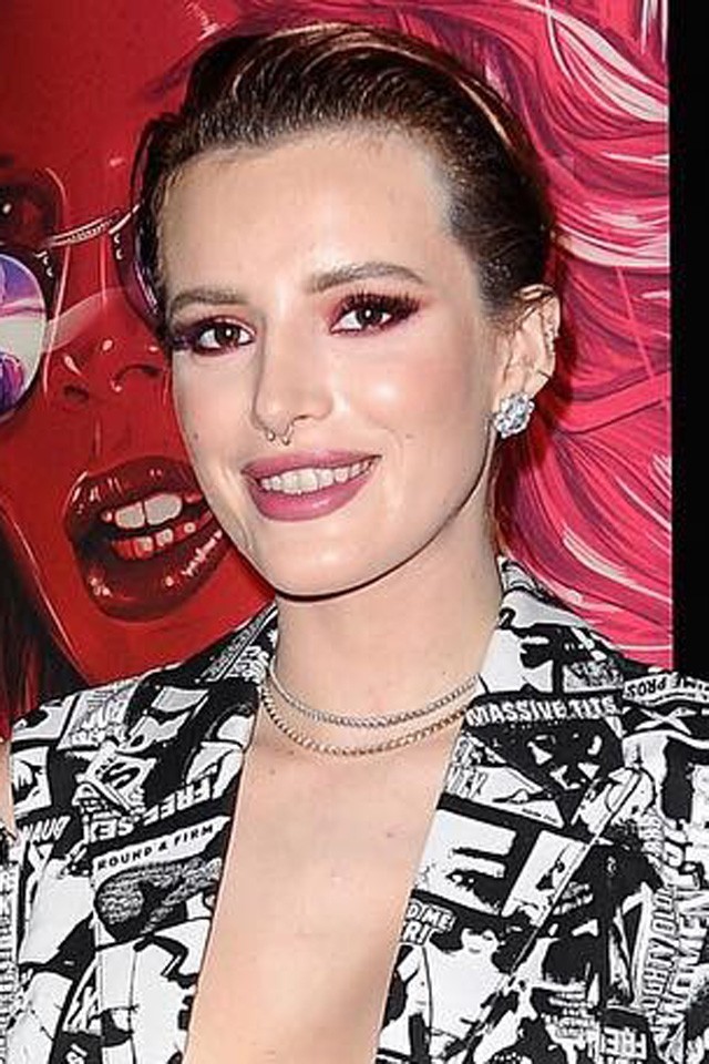 Bella Thorne senkire sem nézett még úgy, mint Arnold Schwarzenegger fiára