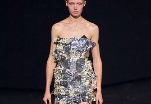 Levegőből készített táskát egy divatcég, valami egészen zseniális lett a kockacukor súlyú kiegészítő