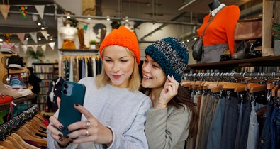 Aranykorát éli a használt ruhák világa, tombol a pre loved forradalom, a Z generáció diktálja a trendeket