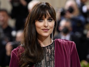 Dakota Johnson a sikkes blézerek királynője
