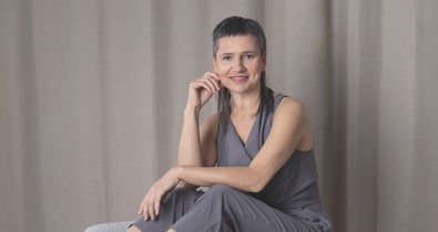 A kortárs táncelőadásoknál nagyjából megszoktuk a színpadi meztelenséget, de ebben a sorozatban a néző is felvállalja a maga meztelenségét