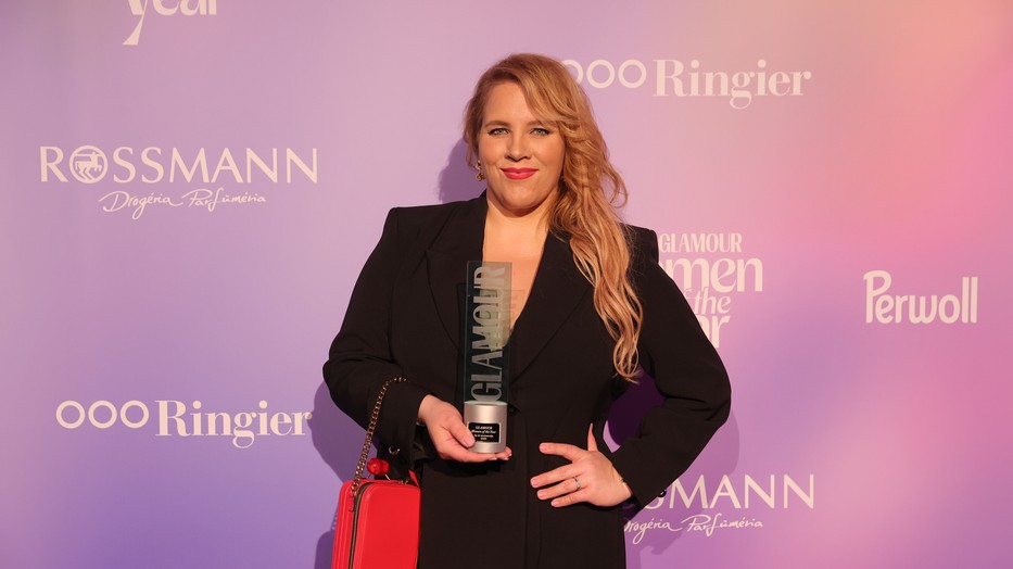 Tóth Vera nyerte idén Az év énekesnője címet a GLAMOUR Women of the Year gálán