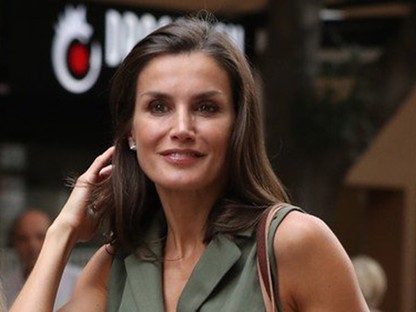 Ezt a szuper olcsó overált is úgy viseli Letícia királyné, mint egy többmilliós darabot