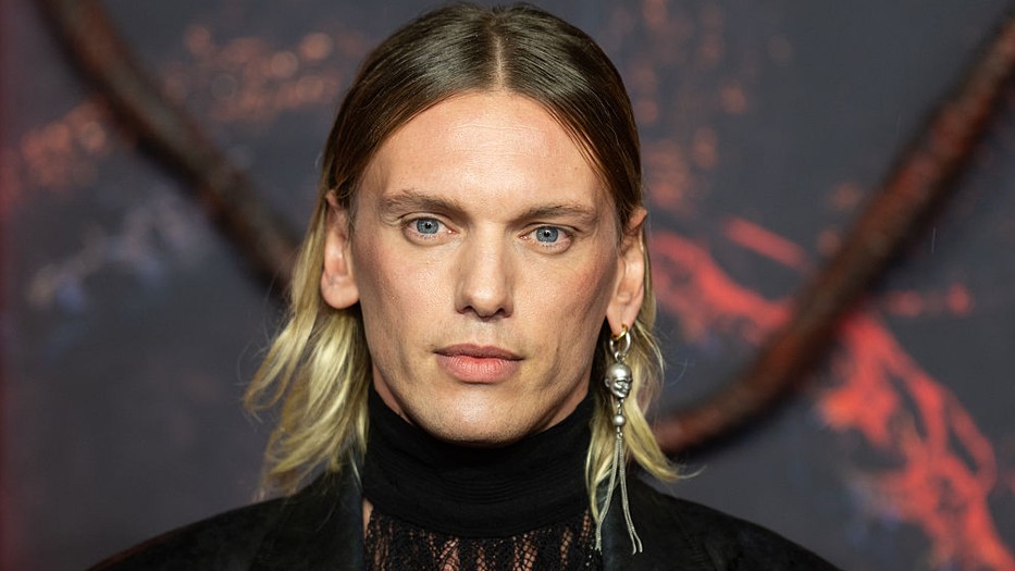 Jamie Campbell Bower több hírességgel is randizgatott
