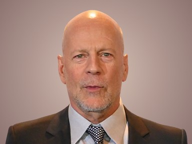 Bruce Willis friss fotói összetörik a szívedet, a gondozója mellett látható a színész
