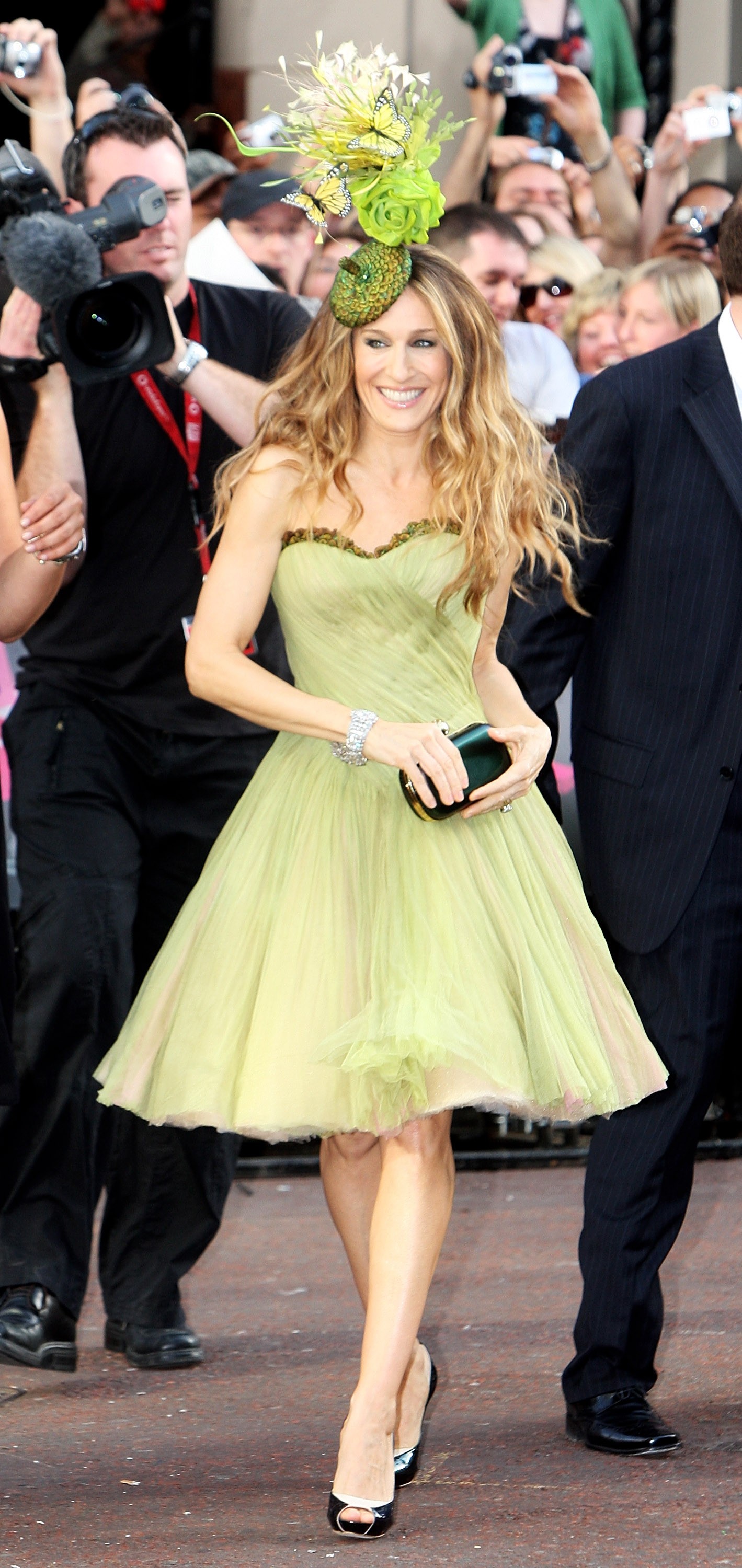 Sarah Jessica Parker a Szex és New York 2008-as premierjére egy csodaszép Philip Treacy kreációban érkezett. Egy biztos: nagyon Carrie Bradshaw!