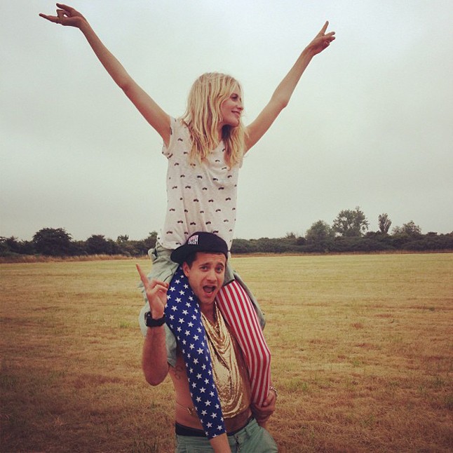 Poppy Delevingne még mindig fesztiválhangulatban van.