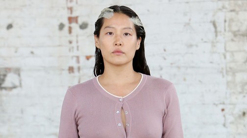 Mindenki imádja: egy hónappal a szülése előtt debütált a divatbemutató kifutóján