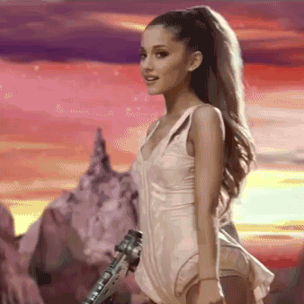 Megőrült a Twitter! Ez a lány Ariana Grande és Demi Lovato eltitkolt közös gyermeke?
