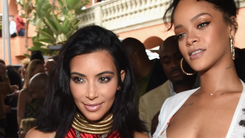 Rihannát is koppintják a Kardashian-Jenner lányok?