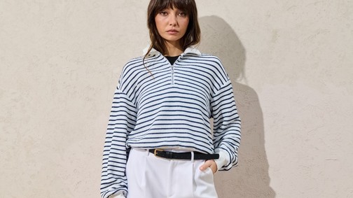 Hogyan kombináljuk a melegítőfelsőket más ruhadarabokkal?