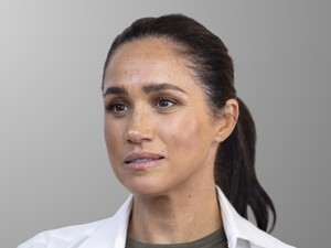 Meghan Markle kínos pillanatokat élt át a vörös szőnyegen, nemes egyszerűséggel levegőnek nézték