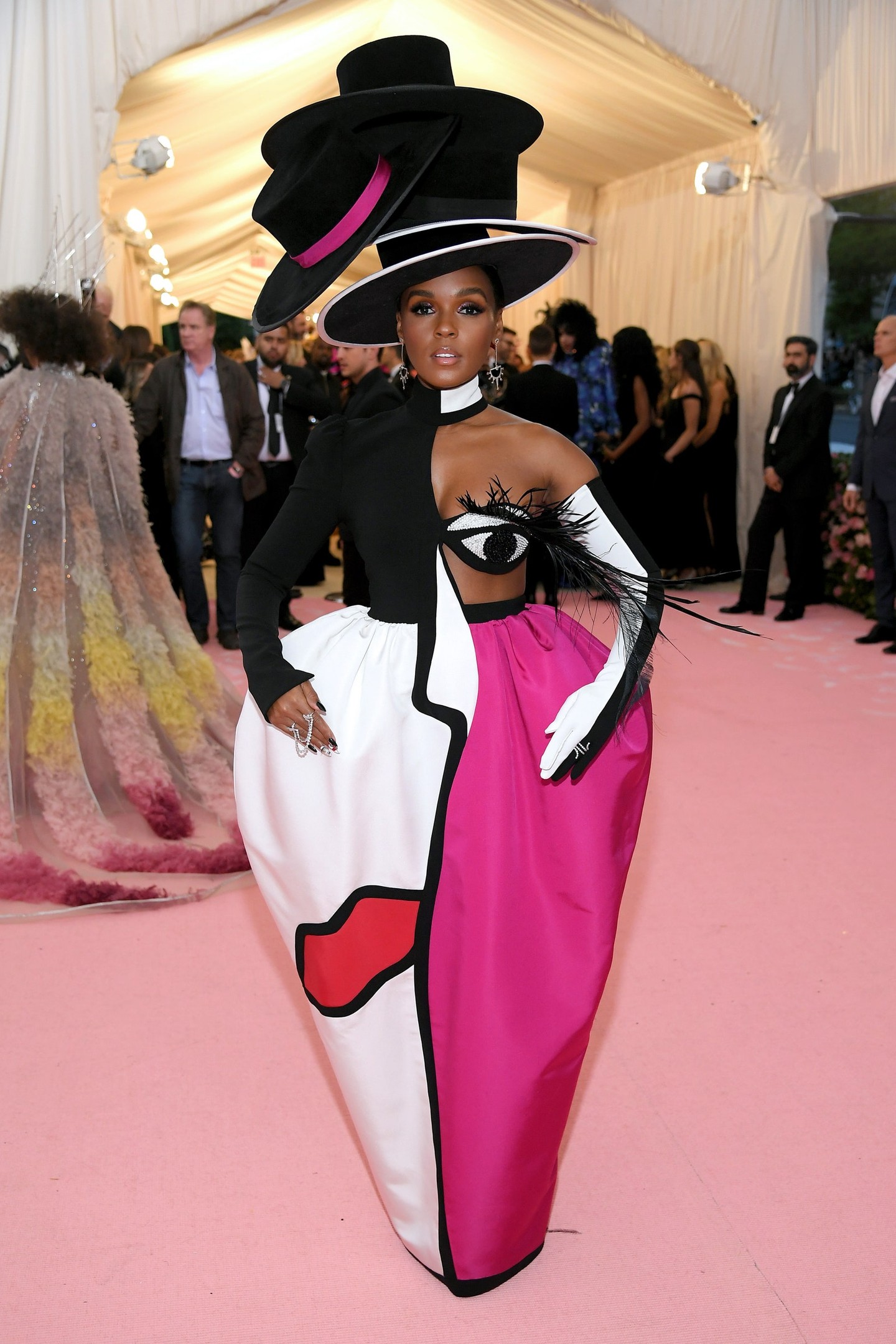 Janelle Monae Christian Siriano összeállítása hihetetlen.