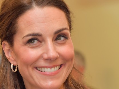 Nagyot néztek a turisták: egyszer csak Kate Middleton hajtott be a Buckingham Palotába