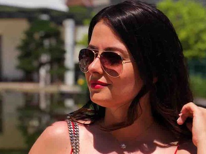 Lola ma a nyár legtrendibb színét viseli