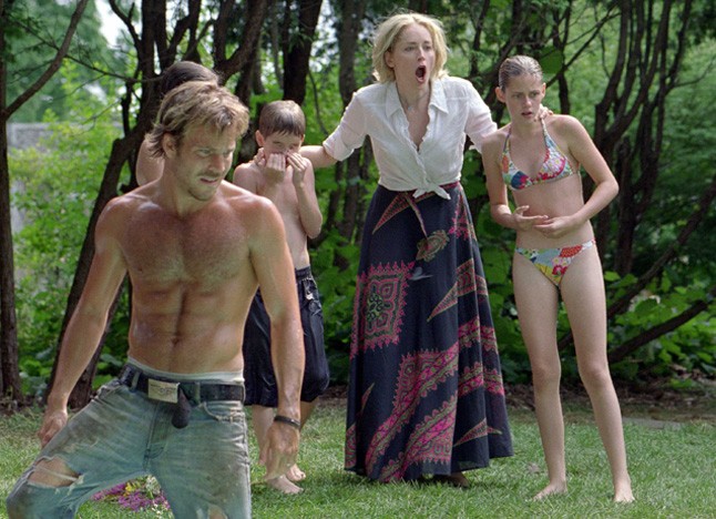 A Jéghideg otthon című thriller nem volt valami nagy dobás, de a 12 éves Kristen Stewart első bikinis jelenete miatt mégis emlékezetes marad :)