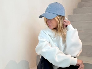 Rebeka ma kedvenc, kényelmes pulcsiját viselte