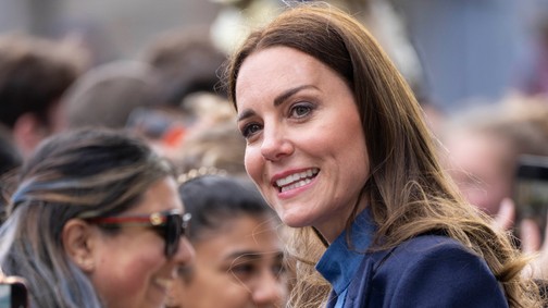 Katalin hercegnének pompásan áll a monokróm