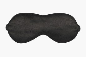 Rihanna bejön a hálószobádba, és ad néhány cuccot, amitől elpirulsz