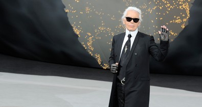 Aszexuális és munkamániás volt Karl Lagerfeld, így volt ideje és energiája a divatvilág csúcsán trónolni